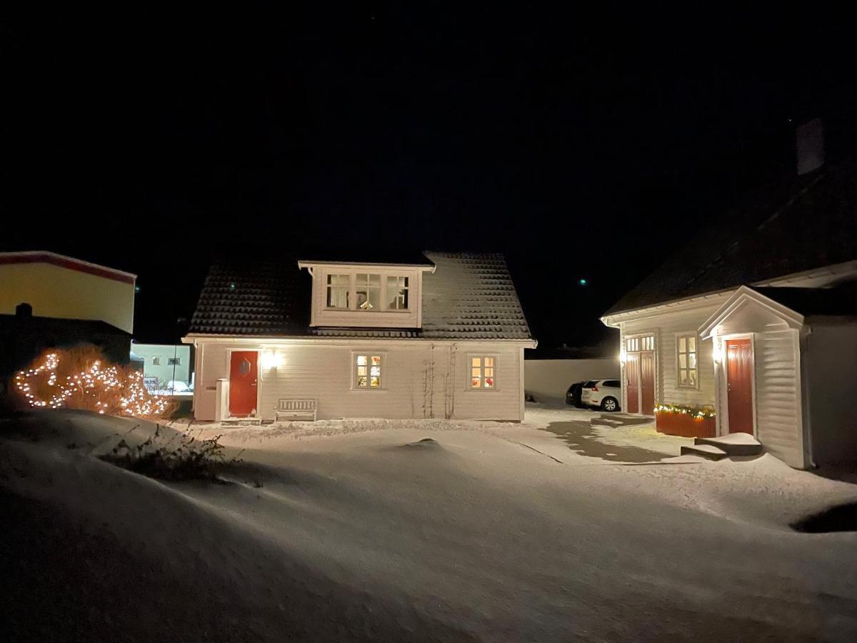 Den Gamle Fyrmesterboligen Andenes Buitenkant foto